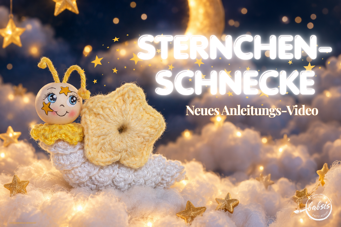 Sternchenschnecke mit gelbem Sternenhaus und weißem Häkelkörper zwischen leuchtenden Sternen, mit dem Text „Sternchen-Schnecke – Neues Anleitungs-Video“.