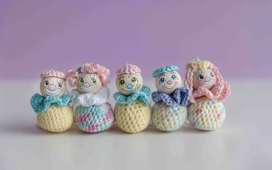 Bunte Häkelclowns für die Faschingszeit