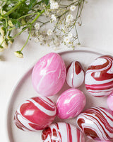 Ostereier marmorieren mit Marabu Easy Marble