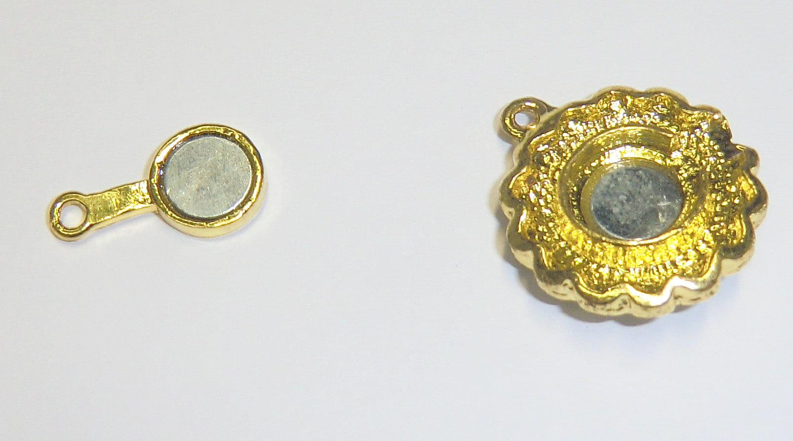 Magnet Blumenverschluss mit Strass, goldfärbig 25x8mm