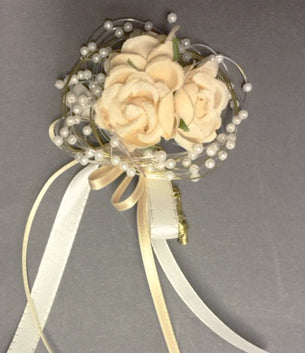 Anstecker 3 Rosen mit Messingdraht und Perlenspray creme 8cm inkl. Anstecknadel