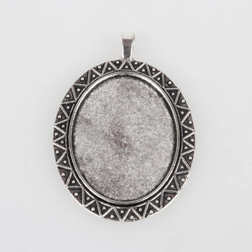 Schmuckkessel oval mit Zackenbordüre, altsilber, 44x30mm innen, außen 60x40mm