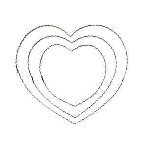 Metallherz aus gewelltem Flachdraht
