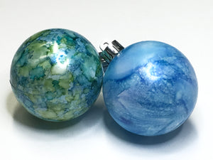 Christbaumkugeln Kunststoff weiß irisierend mit Aufhänger