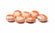 Porzellanperle oval flach orange gepunktet 13x17x7mm 7 Stück