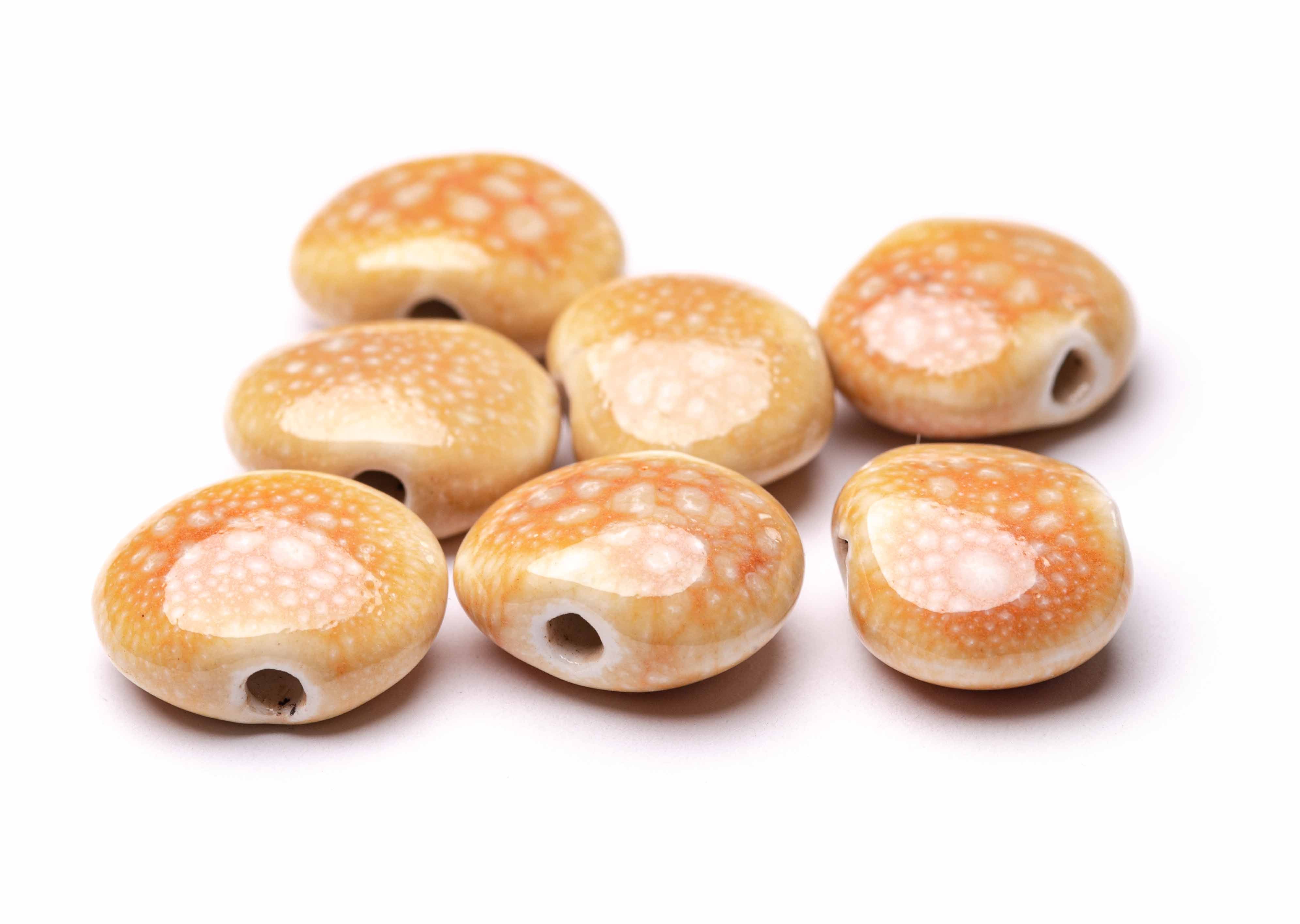 Porzellanperlen oval flach gepunktet 13x17x7mm gelb orange 7 Stück