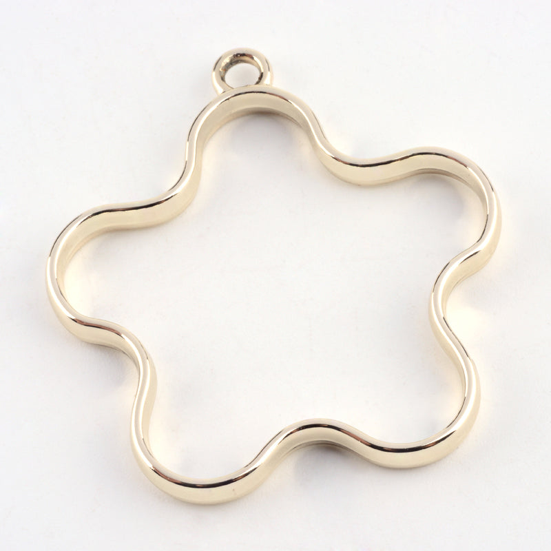 Anhänger Open Bezel Blume gold 4cm 4 Stück