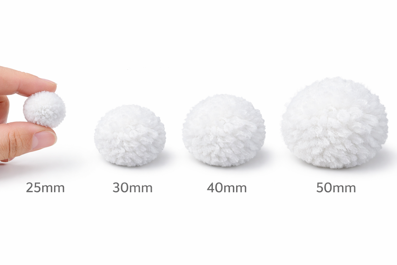 Wollpompons weiß