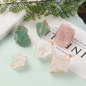 Edelsteine ​​roh Fluorit- Quarzkristall- und Rosenquarzanhänger mit goldenem Draht eingefasst 34~55x27~41x17,5~21mm 3 Stück