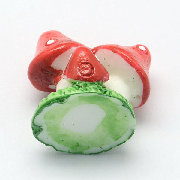 Glücksbringer Fliegenpilz aus Resin weiß rot 18x19mm 1 Stück