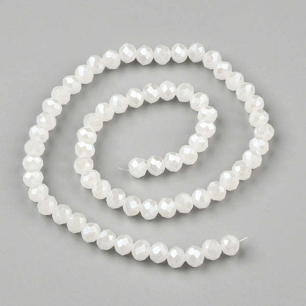 Glasperlen Rondelle facettiert cremeweiß Perlglanz 4x3mm 105 Stück / Strang