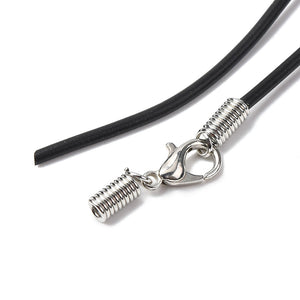 Kautschuk-Halsband Kette schwarz 1,5mm mit silberfarbenem Metallverschluss 45cm
