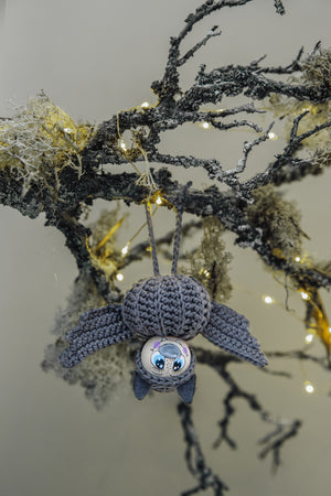 Handbemaltes Holzköpfchen Fledermaus mit Zähnchen