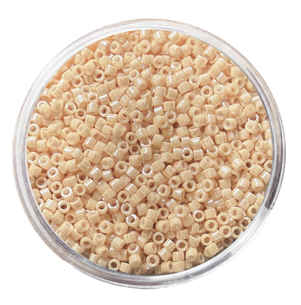 Hochwertige japanische Delica Beads Glasperlen 2mm 7g / Dose