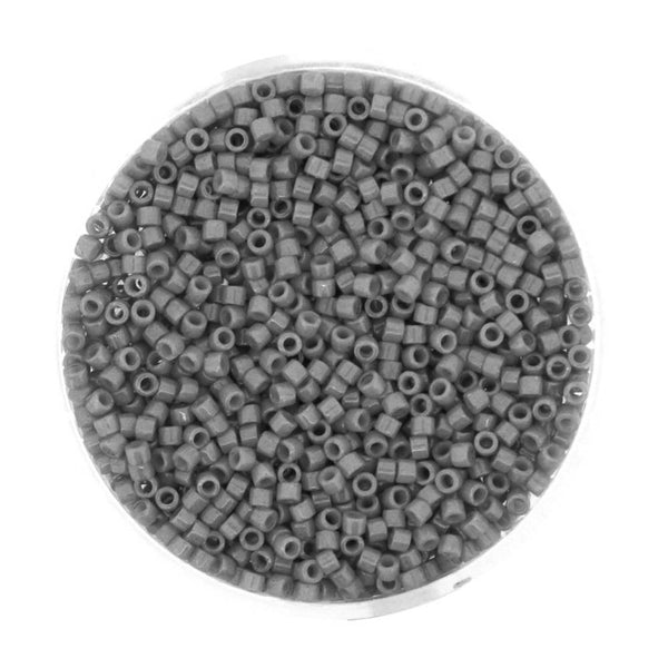 Hochwertige japanische Delica Beads Glasperlen 2mm 7g / Dose