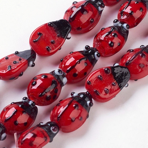 Marienkäfer Glasperlen handgemacht Lochbohrung 1mm schwarz rot 13x6mm 1 Stück