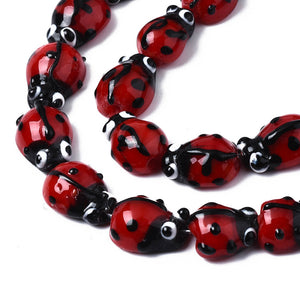 Marienkäfer Glasperlen handgemacht Lochbohrung 1mm schwarz rot 13x6mm 1 Stück