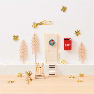 Rico Design Miniatur Briefkasten mit Zeitung 5x3,5x1,8cm