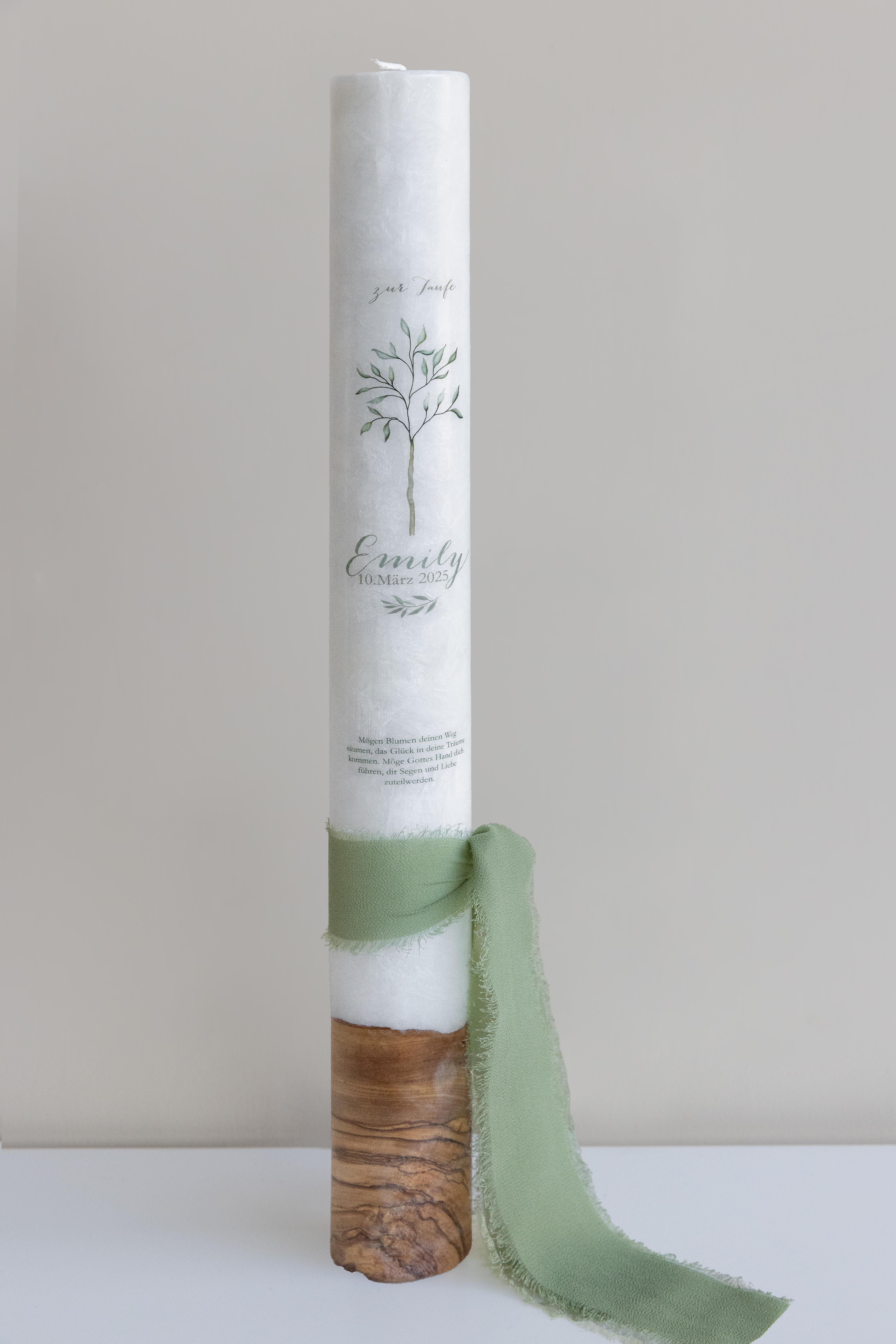 Taufkerze mit Lebensbaum-Motiv und Holzoptik - Natürliche Eleganz zur Taufe 40x4cm