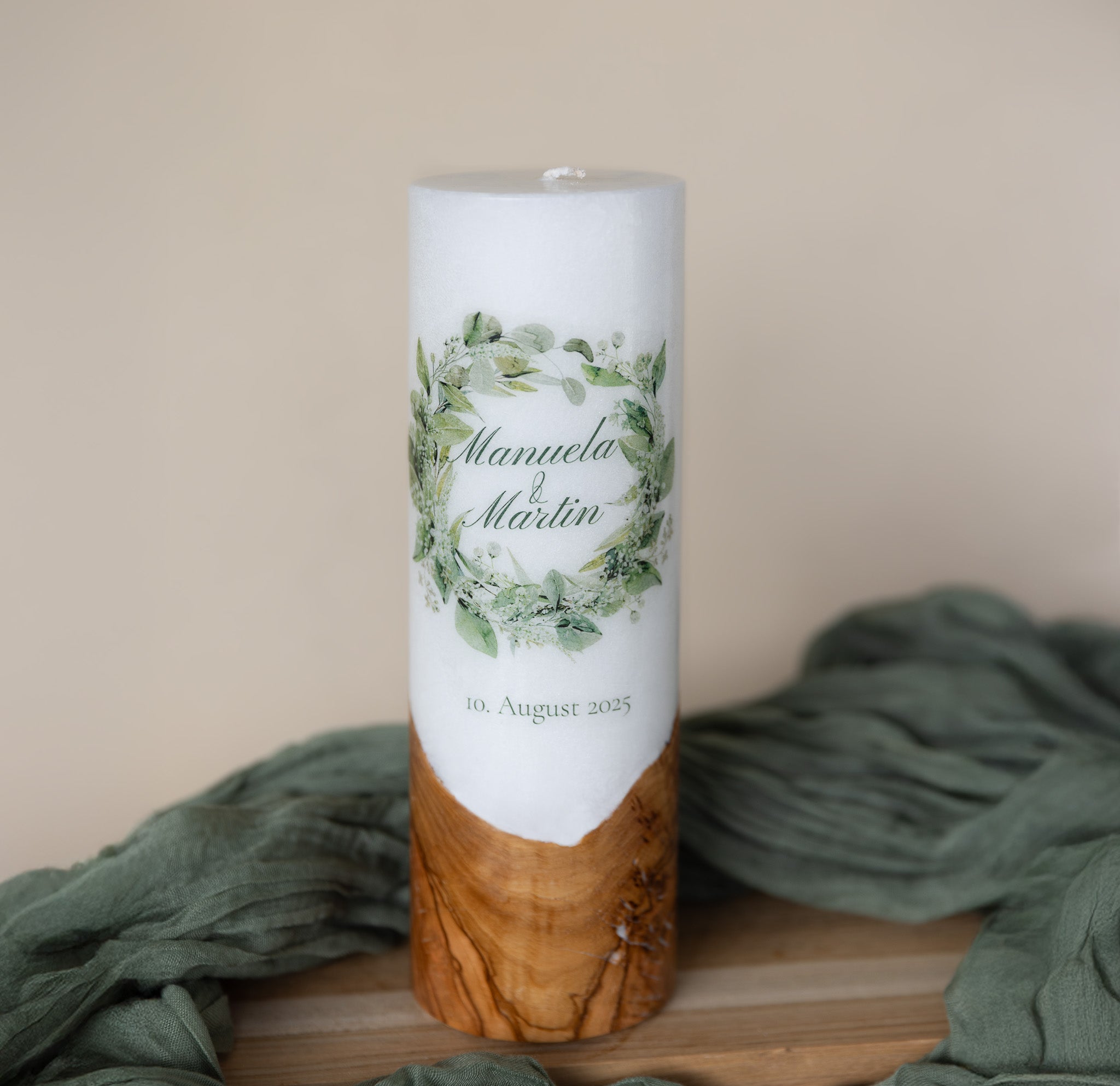 Hochzeitskerze Greenery Blätterkranz grün Farben Holzkerze 25x8cm