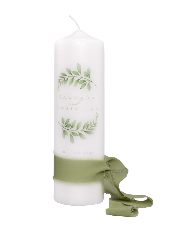 Hochzeitskerze mit Olivenzweigen und reduziertem Design in grün 23x6cm
