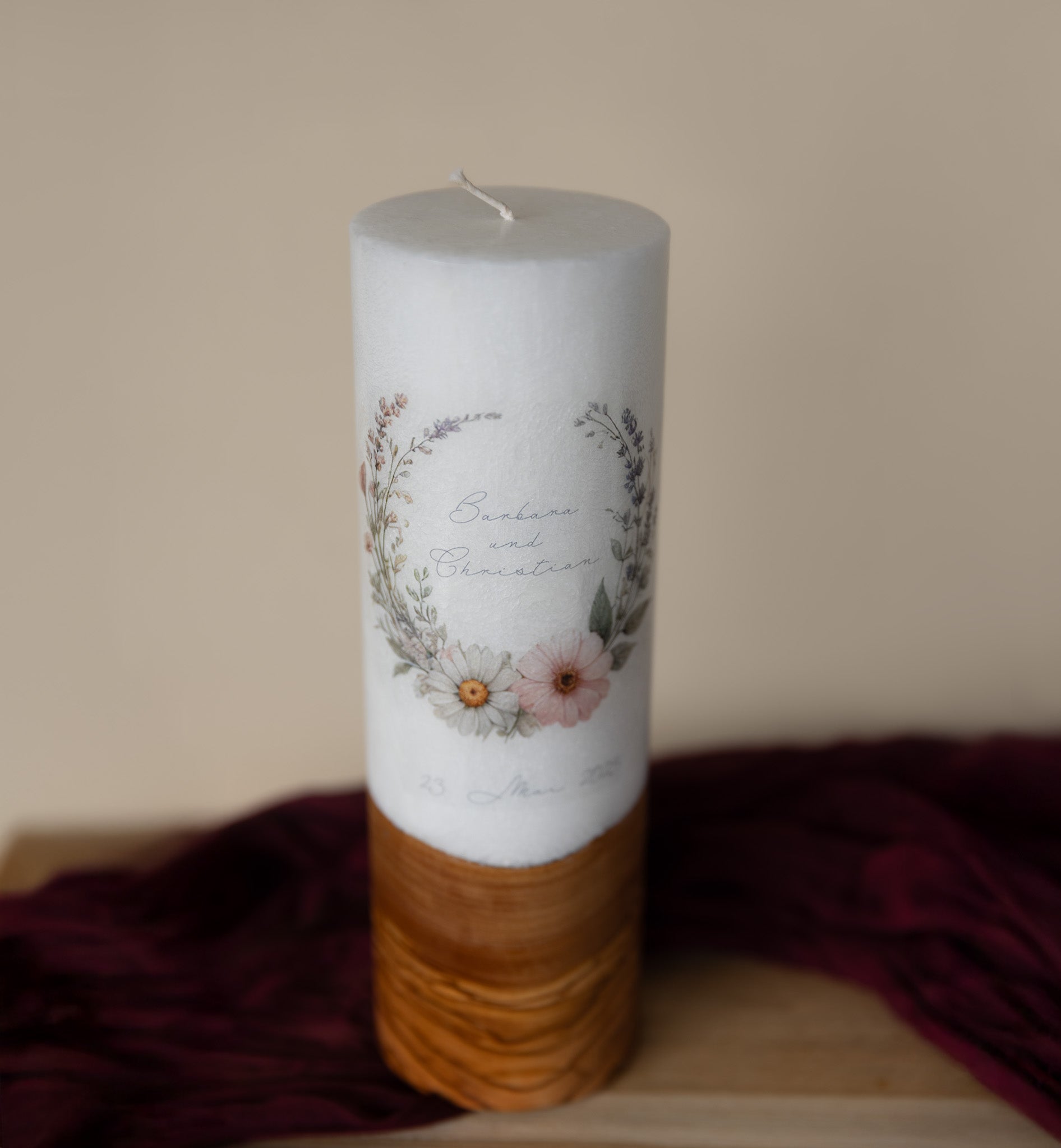 Hochzeitskerze Sommerblumenkranz in lieblichen Farben Holzkerze 25x8cm