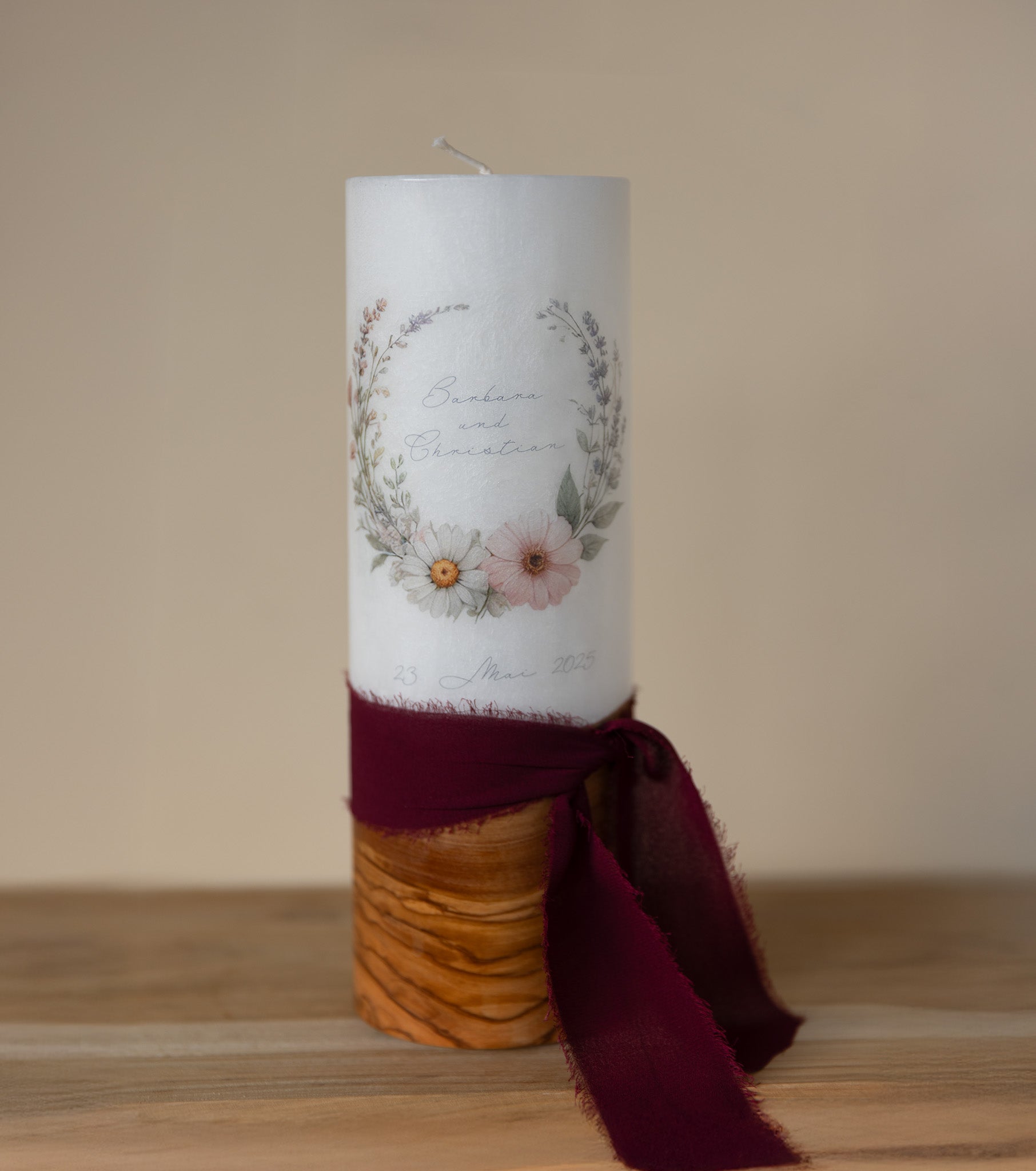 Hochzeitskerze Sommerblumenkranz in lieblichen Farben Holzkerze 25x8cm