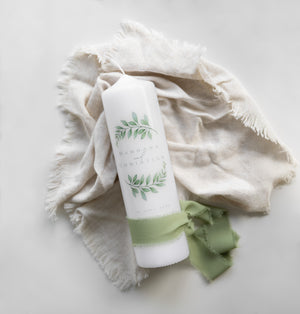 Hochzeitskerze mit Olivenzweigen und reduziertem Design in grün 23x6cm