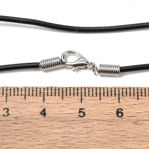 Kautschuk-Halsband Kette schwarz 1,5mm mit silberfarbenem Metallverschluss 45cm