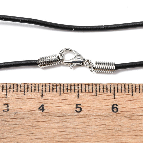 Kautschuk-Halsband Kette schwarz 1,5mm mit silberfarbenem Metallverschluss 45cm