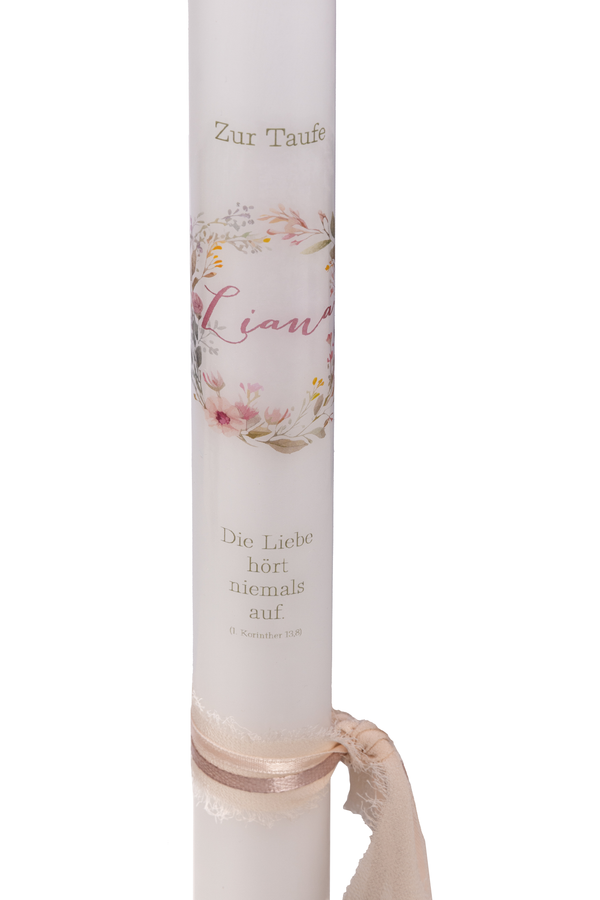 Taufkerze mit zartem Blumenkranz-Design und persönlichem Schriftzug - Rosa/Puderfarben