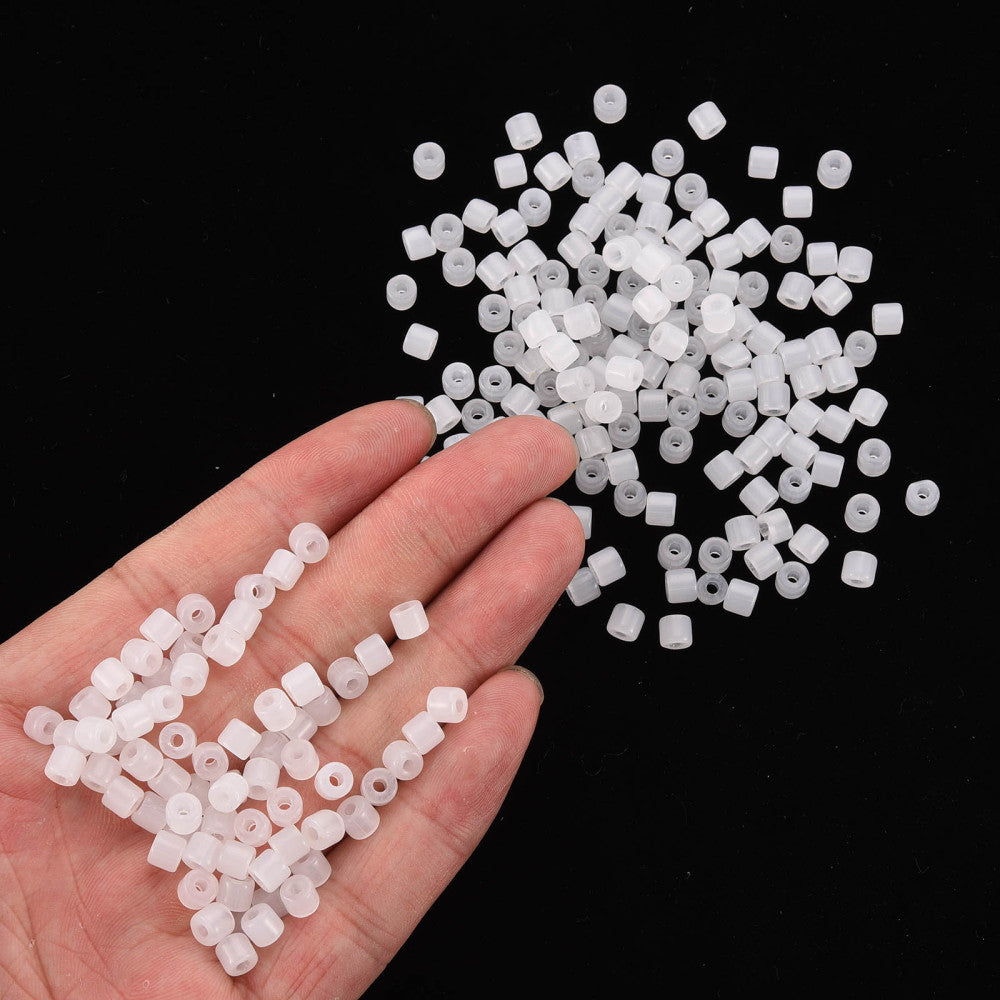 Glasperlen Mini-Walze 4x5mm Jadeimitat weiß rauch 90 Stück